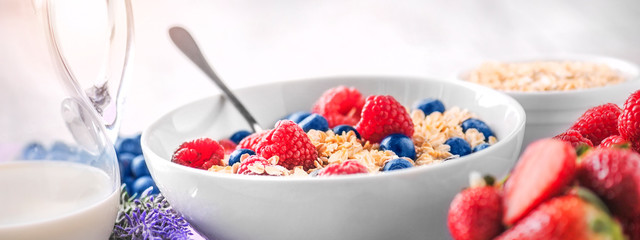 Oat flakes with berries like raspberries and blueberries.