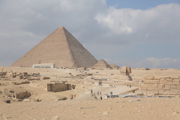 the great pyramids of giza