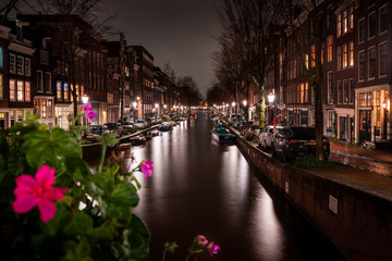 Fototapeta na wymiar amsterdam canal at night