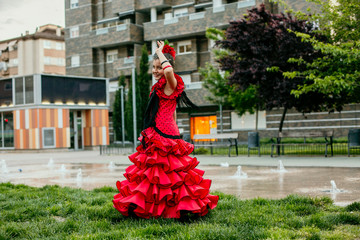 Fototapeta premium girl dressed in red flamenco dress