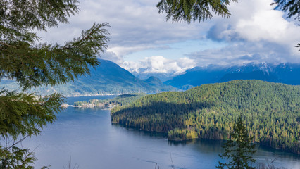 Fototapeta na wymiar mountains and ocean inlet make for stunning vista from Burnaby Mountain Park 