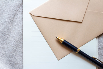 手紙　便箋と封筒とボールペン