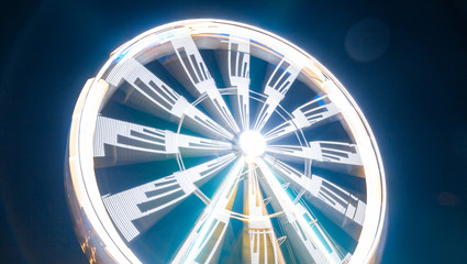 manege grande roue nuit lumière
