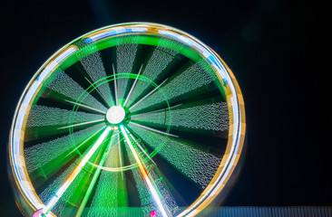manege grande roue nuit lumière
