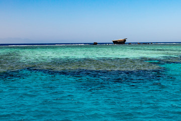 Fototapeta premium boat in the sea