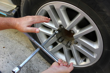 the owner car is using tool bok remove the wheel .