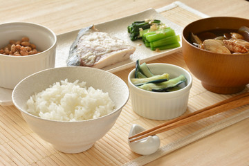 和朝食　ブリの塩こうじ焼き