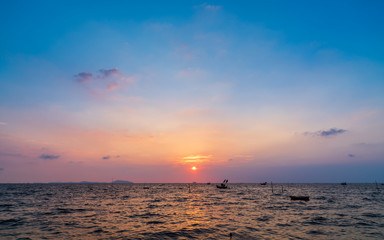 Naklejka premium sunset over the sea nature concept background, banner cover background.