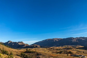 Fototapeta premium Unterwegs mit dem Auto in Bolivien.
