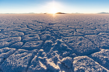 Obraz premium Unterwegs mit dem Auto in Bolivien, Salar de Uyuni