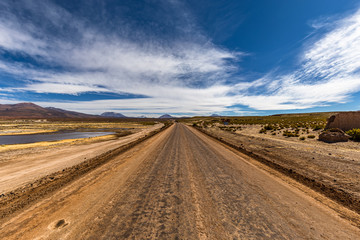 Fototapeta na wymiar Unterwegs mit dem Auto in Bolivien.