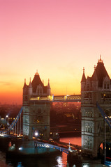 Obraz premium Tower Bridge at sunset in London, England