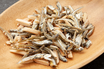 アーモンドフィッシュ