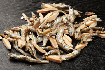 アーモンドフィッシュ