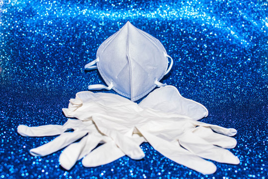 Guantes y mascarilla, equipo de protecci&oacute;n individual