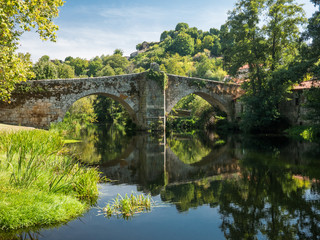 Fototapeta na wymiar Bridge of Vilanova, a romanesque bridge across the Arnoia River at Allariz, Ourense, Galicia, Spain
