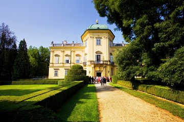 Obraz premium Beautiful small palace in summer time. Sunny day