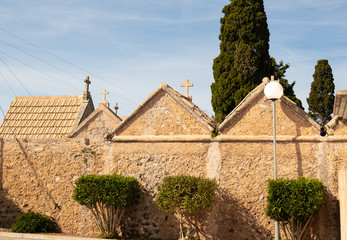 Fototapeta na wymiar Außenmauer eines Spanischen Friedhofes