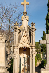 schönes altes Grabmahl auf einem Friedhof in Spanien