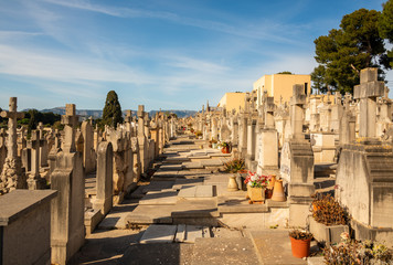 sehr alter  Friedhof in Spanien