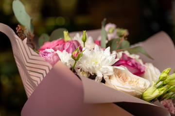 Obraz premium Bouquet of pink roses and white gerberas.