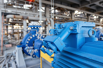 Installation of new pumping equipment in the refinery shop under construction