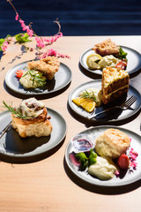 The cake on the table arranges a beautiful dish in the middle of summer.