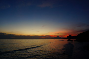 Fototapeta na wymiar sunrise or sunset on the beach