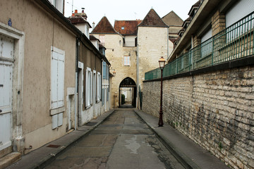 Fototapeta na wymiar Auxerre - Porte Rue de 4 septembre