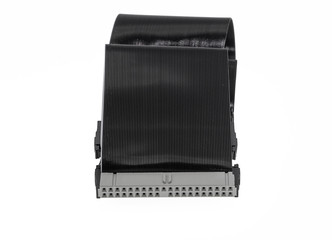 Czarny komputerowy kabel ATA na białym tle