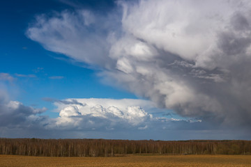 Fototapeta na wymiar Mammatus cloud formations in severe storm clouds