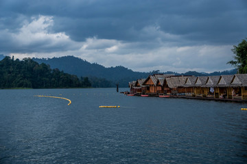 Parque Natural Khao Sok Lago Cheow Lan 