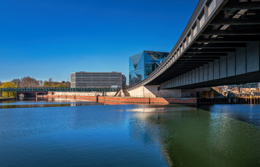 the deserted area on the Berlin Spreebogen due to the Corona crisis