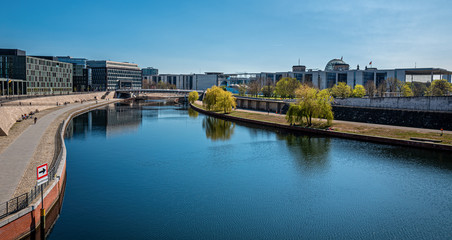 the deserted area on the Berlin Spreebogen due to the Corona crisis