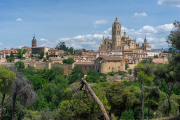 Fototapeta na wymiar Vistas de la ciudad medieval de Segovia, España 