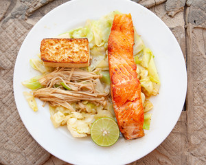 Grilled salmon steak with tofu and vegetable