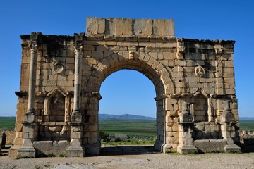 Fototapeta na wymiar Arch of the roman town in Morocco .