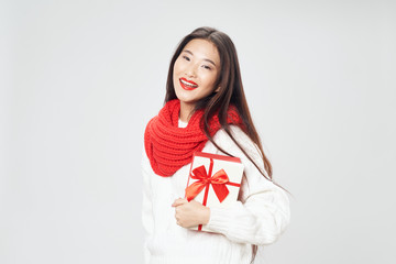 Fototapeta premium beautiful woman naked shoulders green leaves delicate makeup