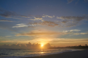 Obraz premium Sunrise over beach