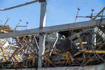 Emergency at the construction site - the collapse of the slab with monolithic casting. Errors in the calculation and violations at work.