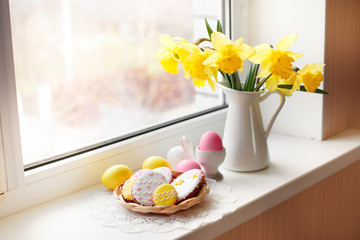 Fototapeta na wymiar easter still life with tulips and easter eggs