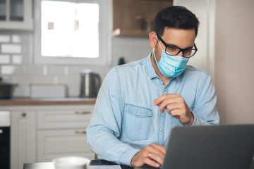 Obraz na płótnie Canvas Man wearing mask due to virus pandemic.