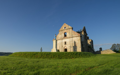 Fototapeta na wymiar historic ruins of the monastery in Zagórz