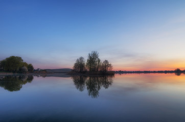 Fototapeta na wymiar island in the lake in the morning