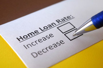 Obraz premium One person is answering question about home loan rate.