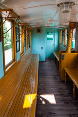 Wnętrze starego wagonu pasażerskiego