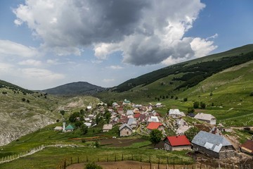 Fototapeta na wymiar Lukomir - höchstes Dorf Bosniens