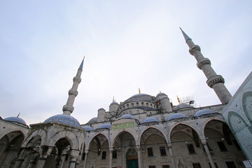 Fototapeta na wymiar Sultan Ahmed Mosque, Blue Mosque, historic mosque located in Istanbul, Turkey