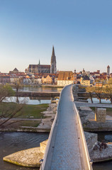 Fototapeta na wymiar Regensburg Steinerne Brücke