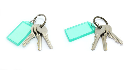 isolated​ the​ door​ key​s​ and​ green​ tag​ on​ white​ background.